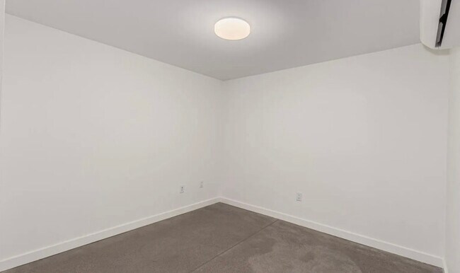 Building Photo - 1601 Park Ave