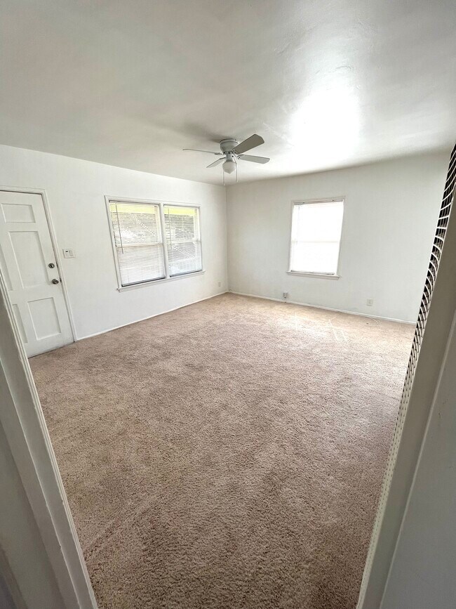 Building Photo - 618 W 26th St