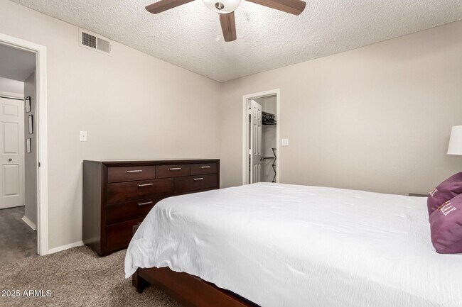 Building Photo - 6885 E Cochise Rd