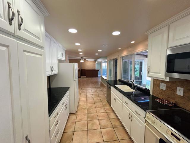Building Photo - 15150 Andorra Way