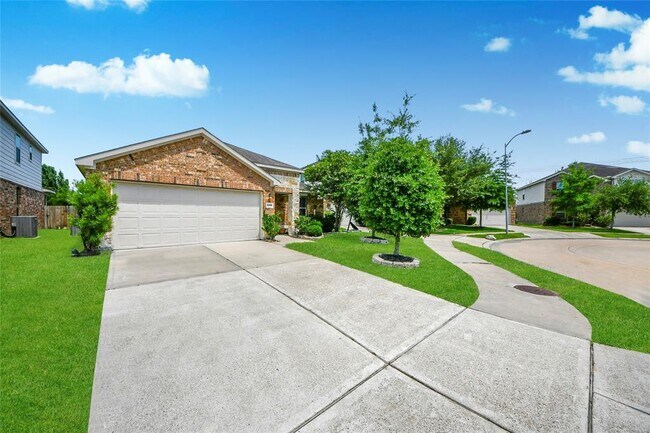 Building Photo - 5710 Camelia Evergreen Ln