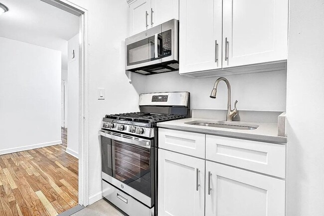 Building Photo - 2244 Bronx Pk E