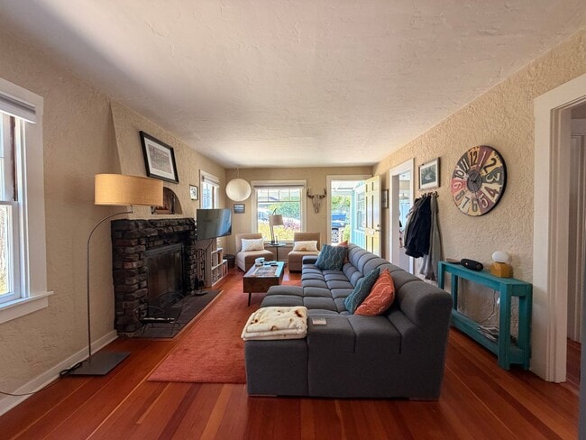 Building Photo - 212 Fanmar Way