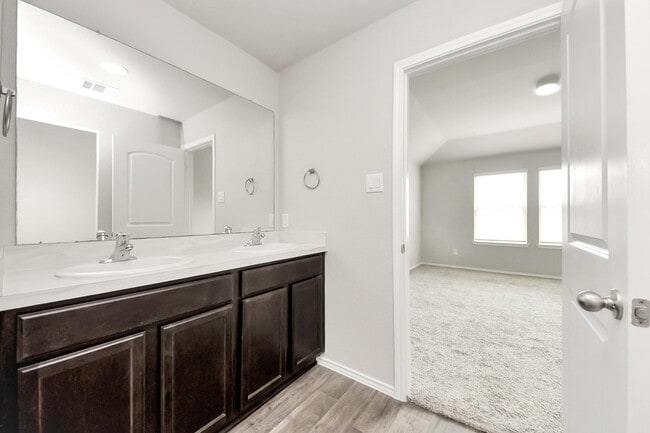 Building Photo - 16916 Rich Pines Dr