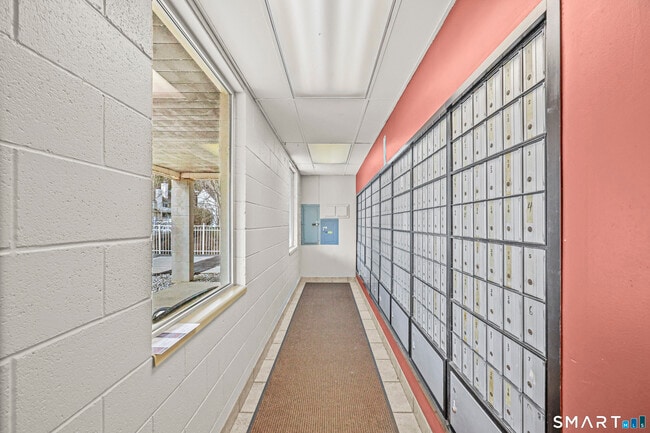 Building Photo - 237 Willow Springs