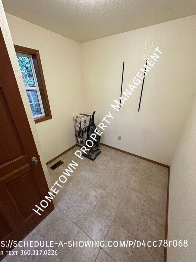 Building Photo - 3221 41st Way SE