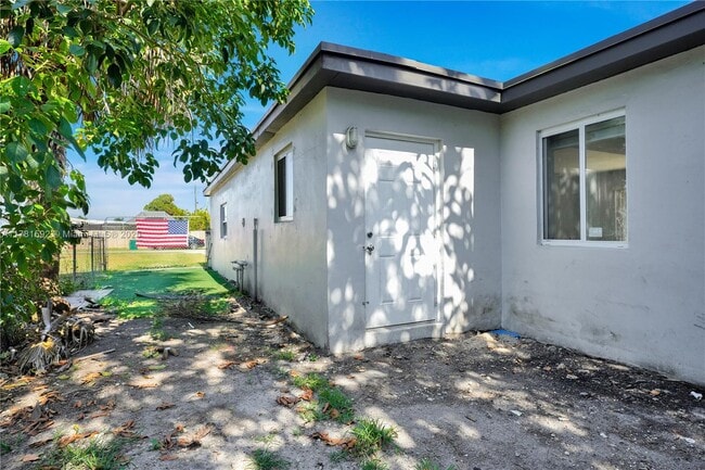 Building Photo - 30100 SW 168th Ct