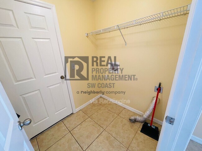 Building Photo - 443 Shadow Lakes Dr