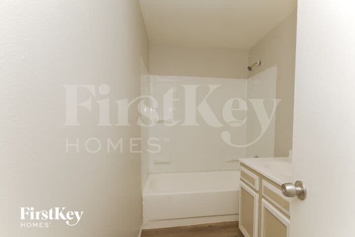 Building Photo - 711 Linden Ct