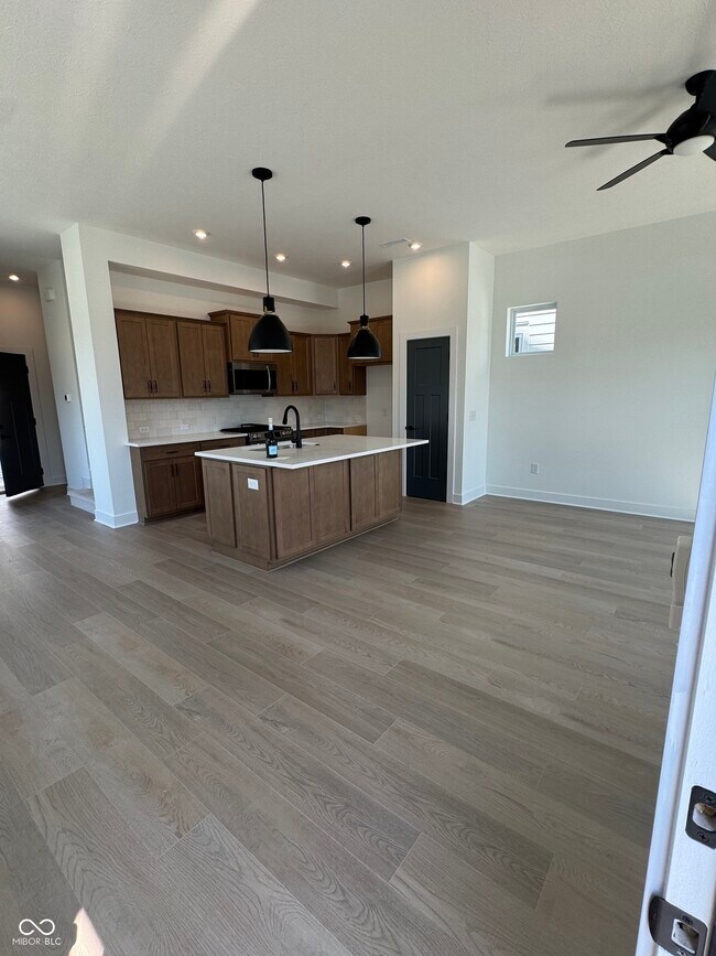 Building Photo - 753 Madelyn Dr