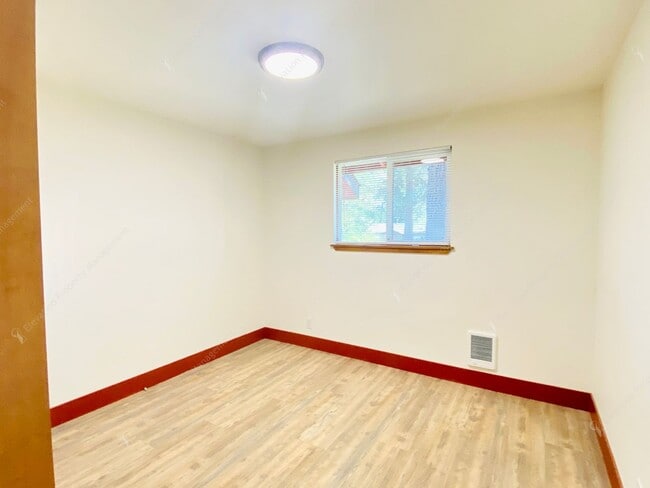 Building Photo - Recently Remodeled River West 3BR - 2BA Home