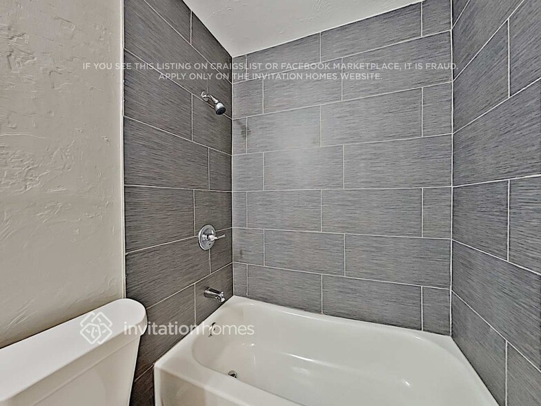 Building Photo - 15875 E Cornell Pl