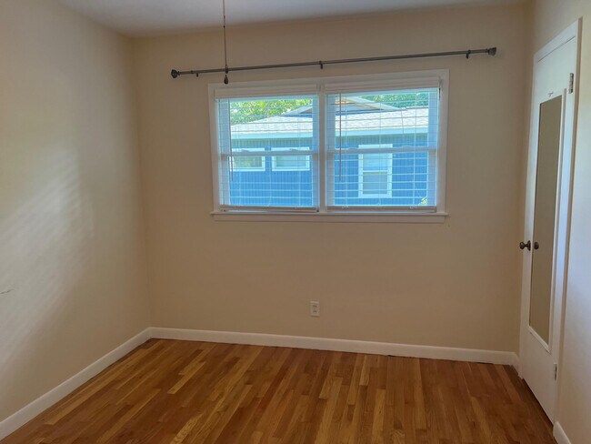 Building Photo - 1711 Pennylane SE