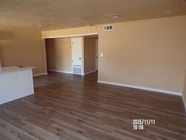 Building Photo - home located close to Bishop School District