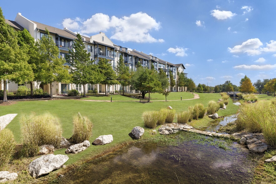 Primary Photo - The Michael At Presidio