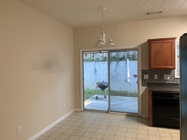 Building Photo - 3329 Fernview Dr