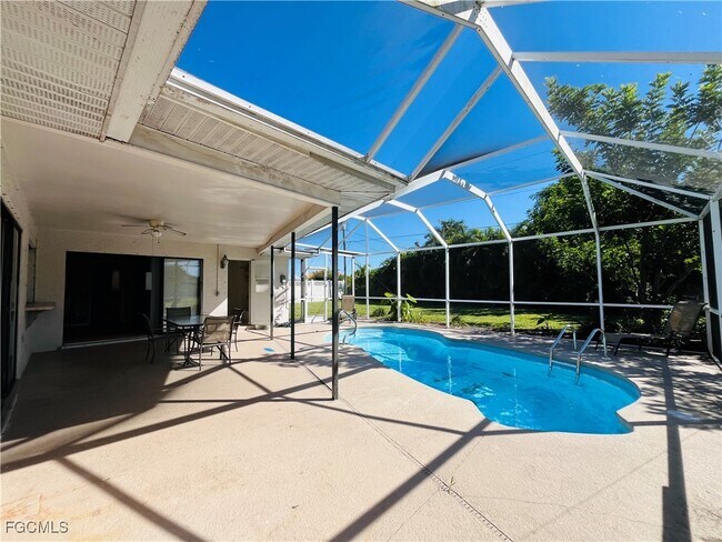 Building Photo - 3019 SE 5th Pl