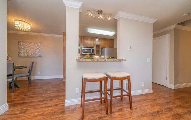 Building Photo - 665 Dartmore Ln