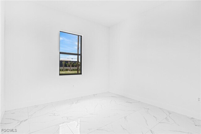 Building Photo - 1019 Kismet Pkwy W
