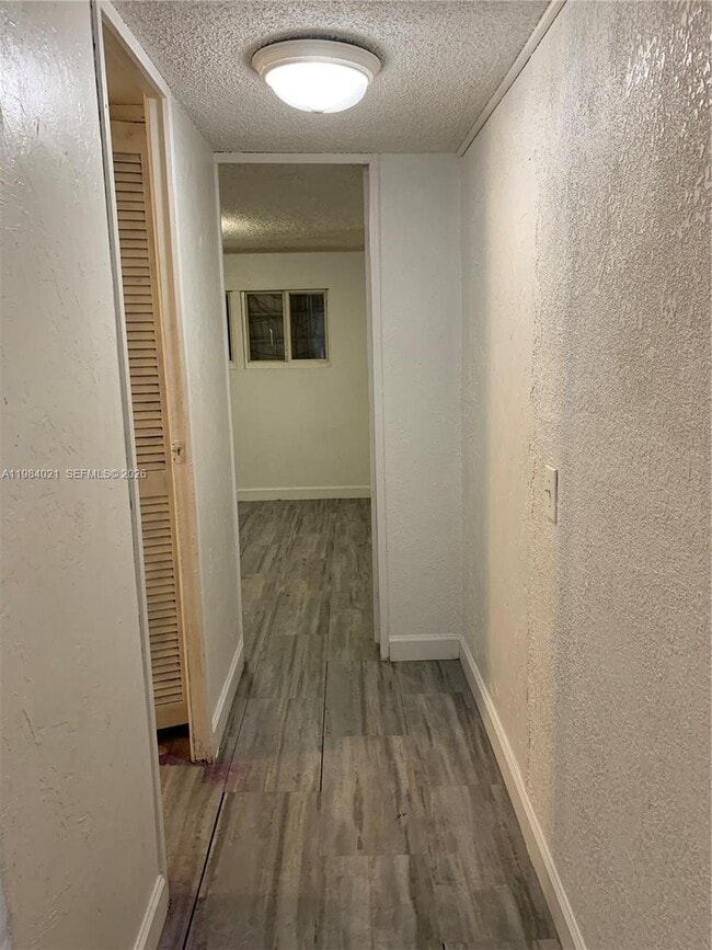 Building Photo - 11840 Cove Pl