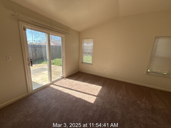 Building Photo - $400 MOVE IN BONUS! Fantastic 3 Bed, 2 Bat...