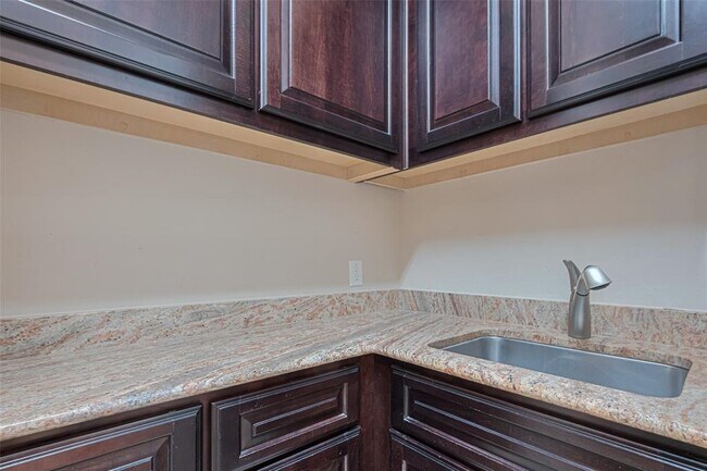 Building Photo - 3 Ivy Castle Ct
