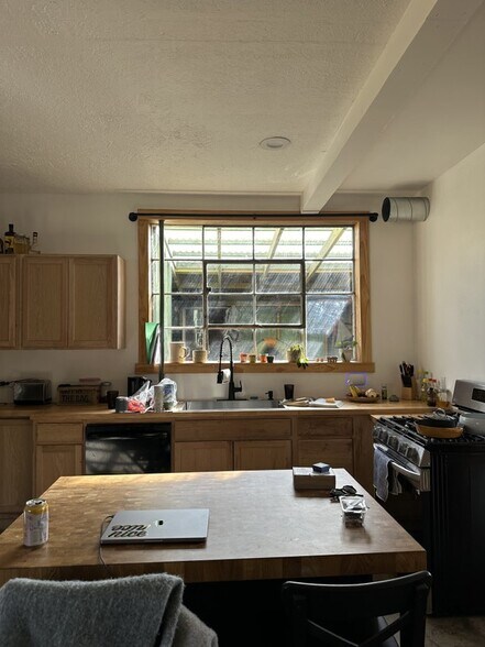 Building Photo - 110 Forbush Ave