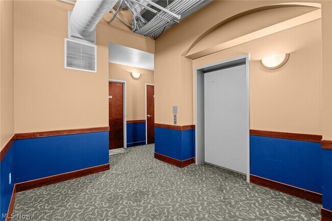 Building Photo - 1133 W 9th St