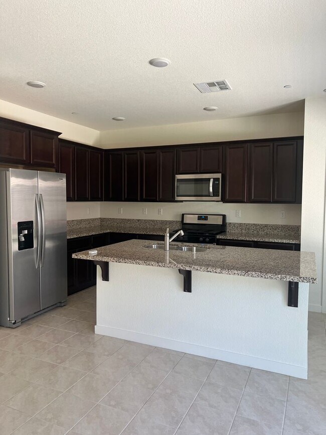 Building Photo - 1095 Wake Forest Ct