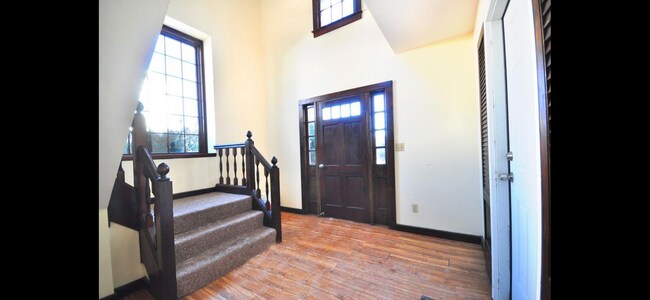 Building Photo - 54 Bridge St