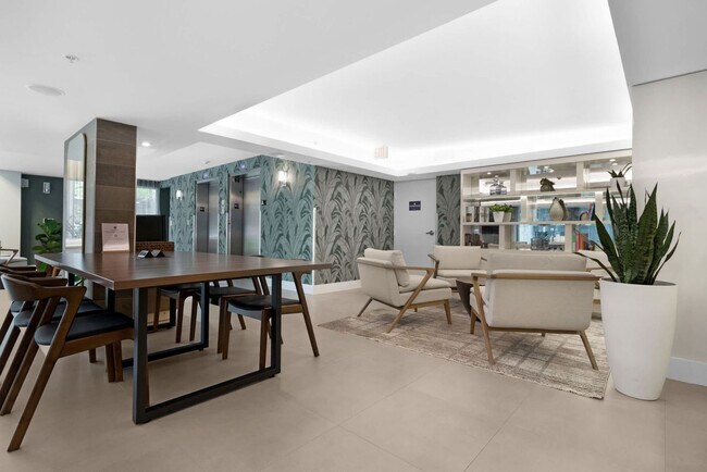 Building Photo - 1700 SW 2nd Ave