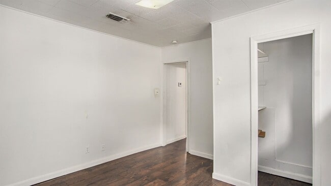 Building Photo - Beautifully Crafted 3 Bed 1 Bath Home in River Oaks!