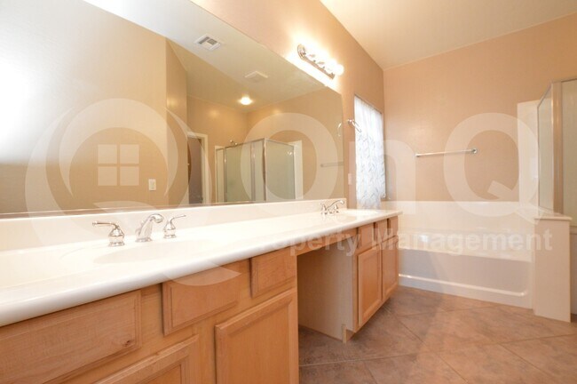Building Photo - 3371 E Canary Way