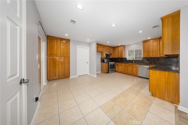 Building Photo - 642 N 6th Ave