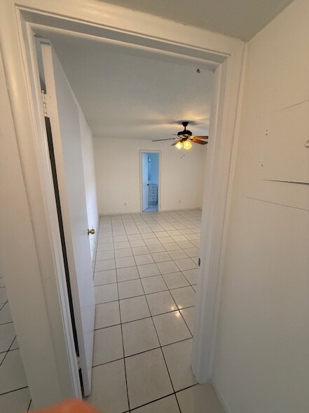 Building Photo - 1020 N 18th Ct