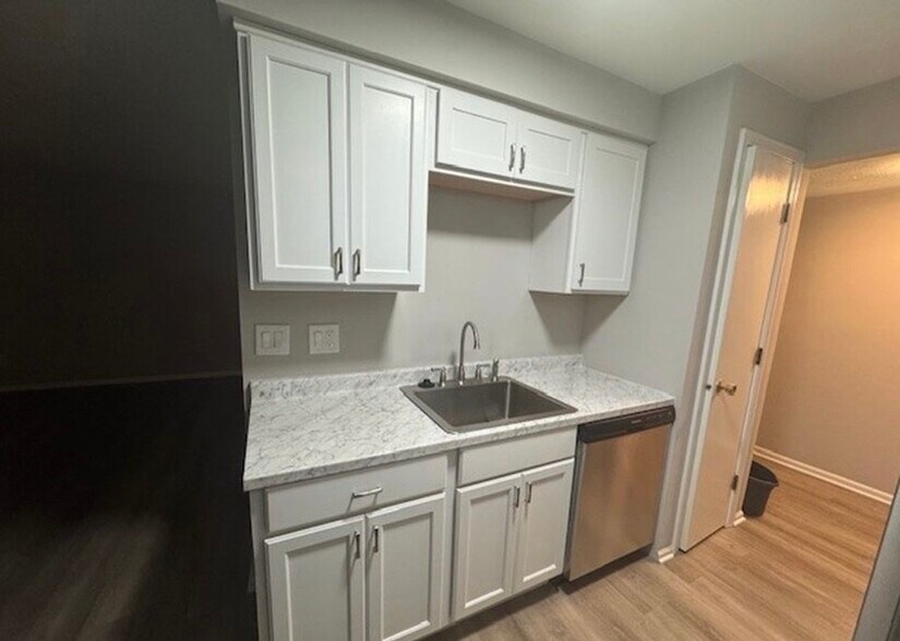 Building Photo - 4360 Inner Circle Dr