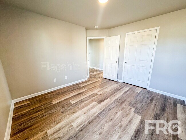 Building Photo - 102 Michael Thomas Pl