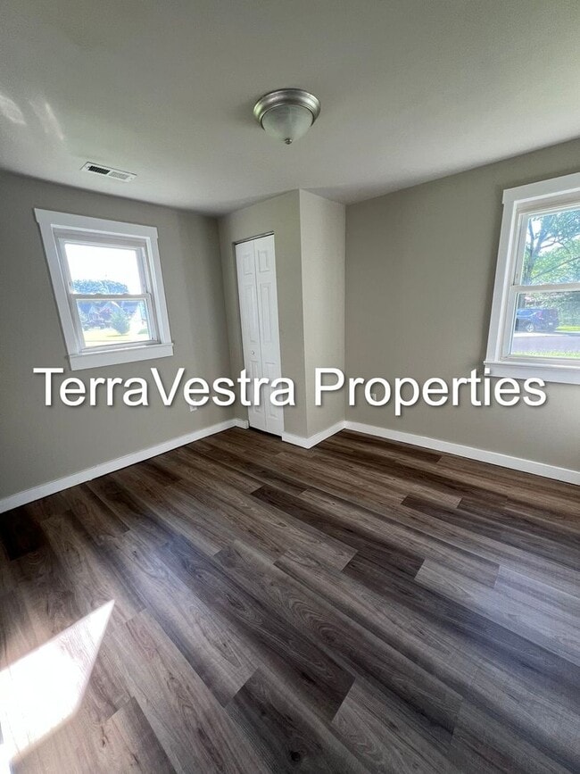 Building Photo - 4 Bed Single Family house in Glassboro!