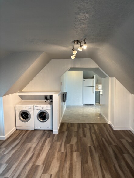 Building Photo - 1212 1/2 W Main