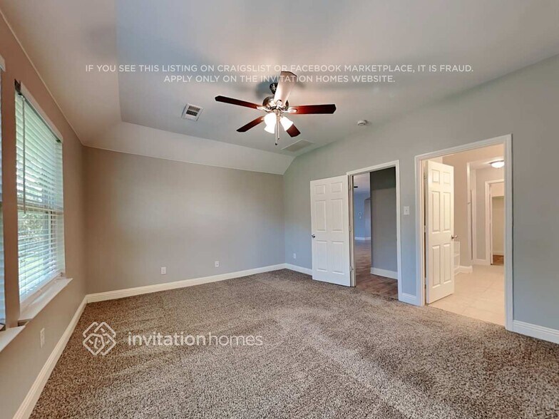 Building Photo - 1304 Roadrunner Dr