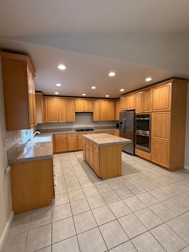 Building Photo - ** Move In Special, $1,000.00 Off First Month's Rent! ** Spacious 4 Bedroom Home for Rent in Desi...
