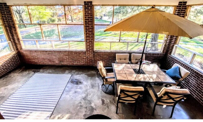 Building Photo - Quiet Oasis in Lynchburg Near University i...