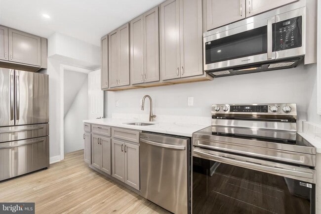 Building Photo - 1401 18th Pl SE