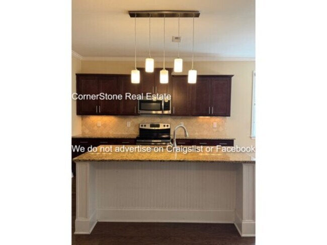 Building Photo - 547 Micahs Way N