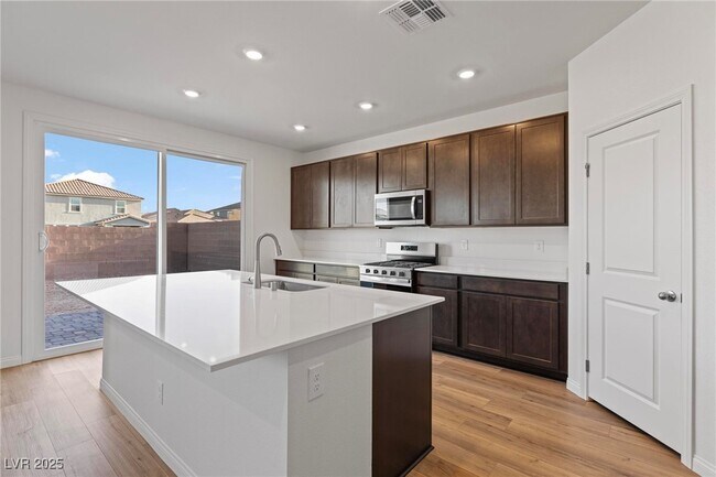 Building Photo - 3055 Magnolia Rnch Ave