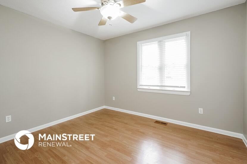 Building Photo - 305 Station St E