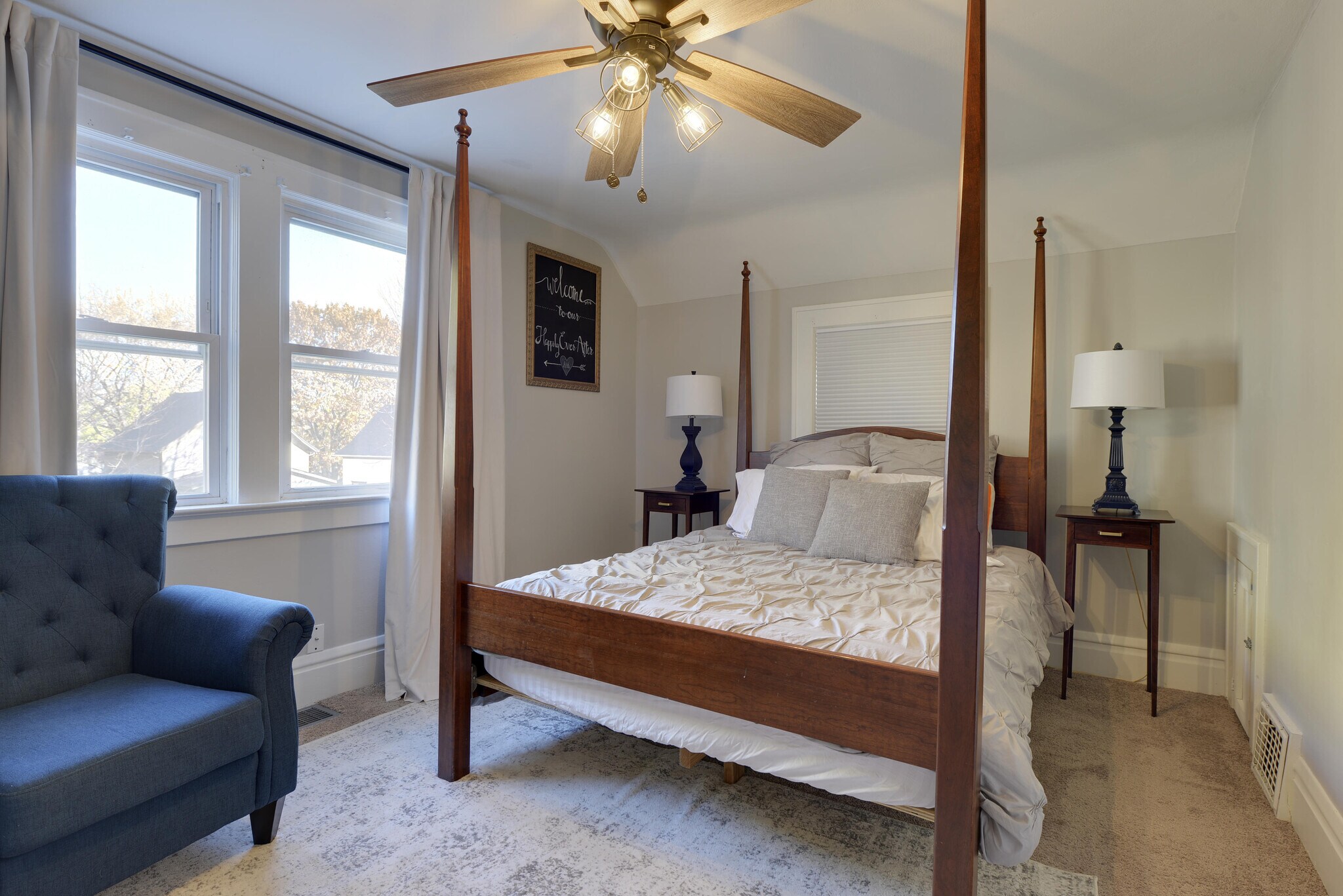 Building Photo - 266 King St W