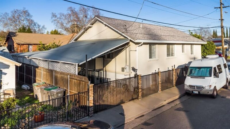 Building Photo - 308 6th St
