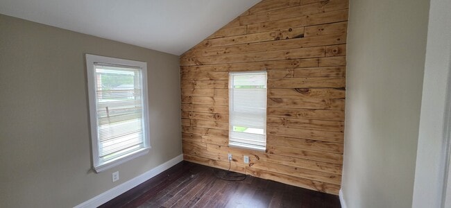 Building Photo - 13501 Vernon Ave