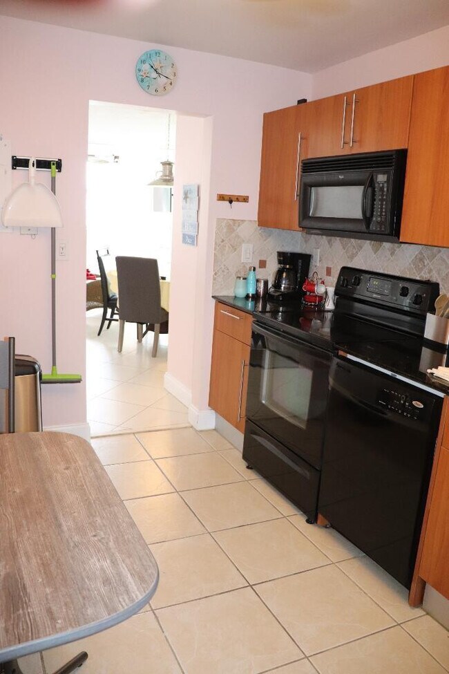 Building Photo - 3001 S Ocean Dr